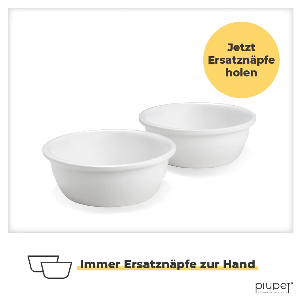 zwei weiße Ersatznäpfe aus Steinzeug