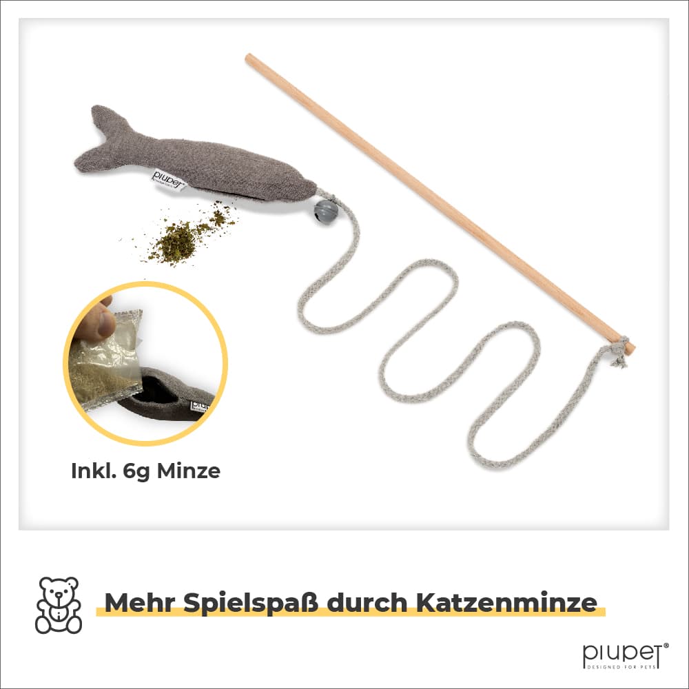 Katzenspielangel mit Stofffisch und Holzstab und Katzenminze.