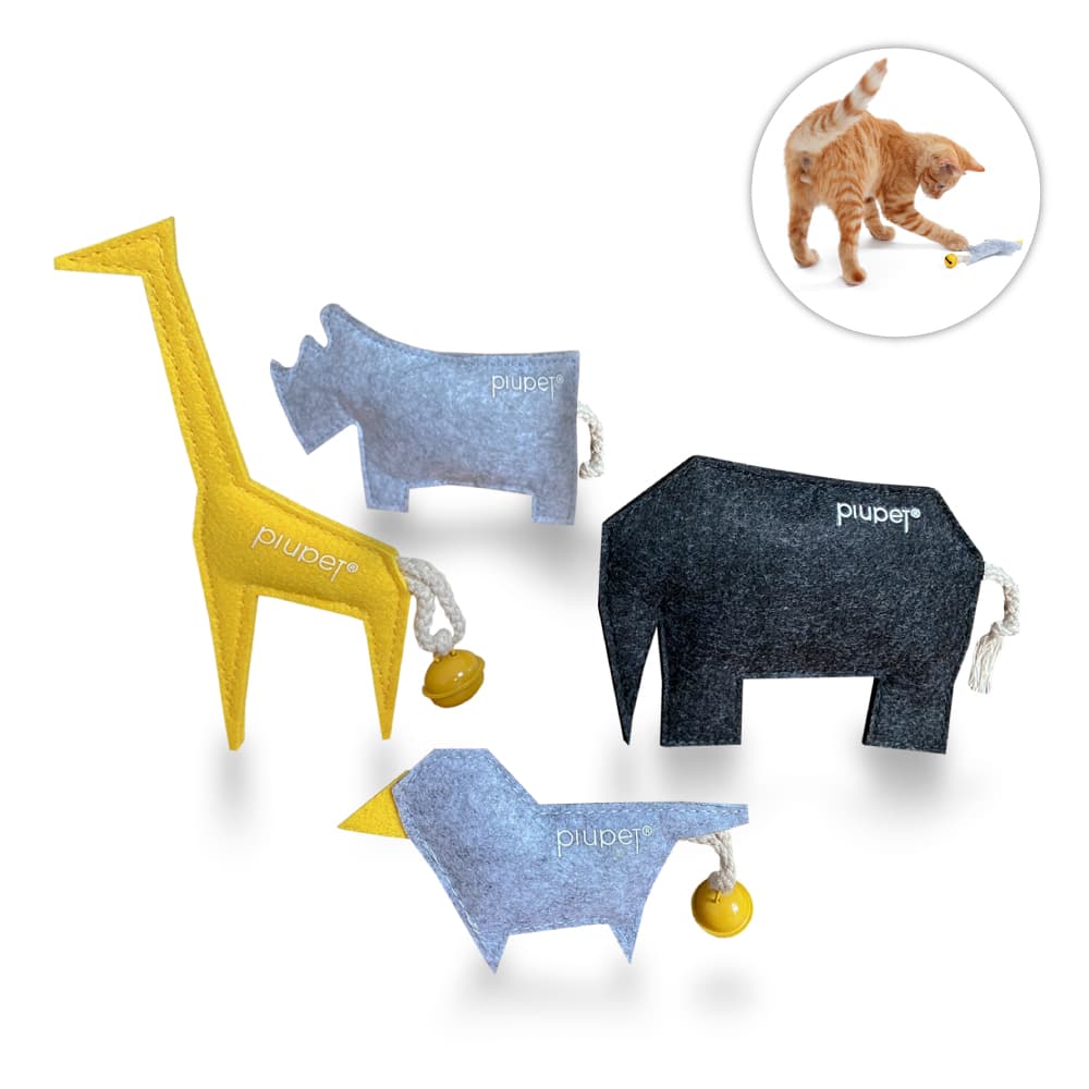 Set aus vier Katzenspielzeugen in verschiedenen Tierformen